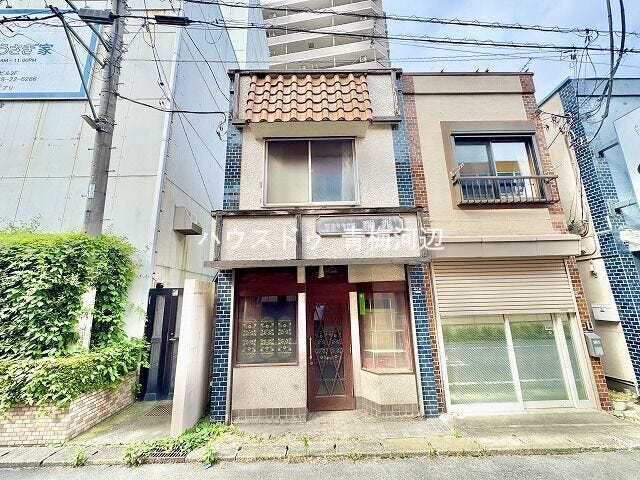 【外観】
駅徒歩約1分にある昭和53年築の店舗付住宅です。