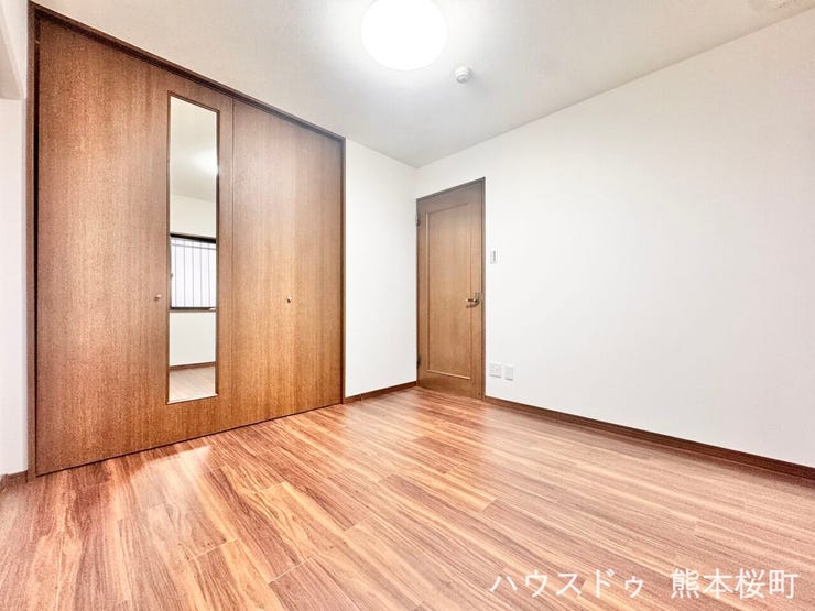 ■5帖洋室■寝室、書斎、趣味の部屋。家族の成長やライフスタイルに合わせ、様々な使い方ができる快適な空間です。