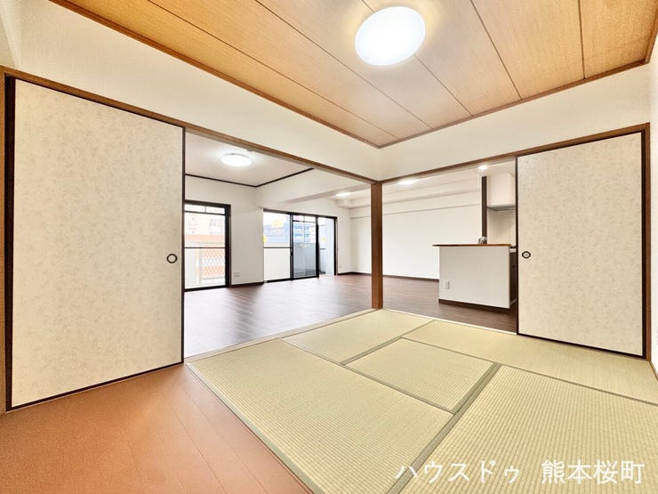 ■4.5帖和室■ゲストをもてなし、昼寝や家事にも使える、畳のぬくもりが心地よい多目的万能スペース。