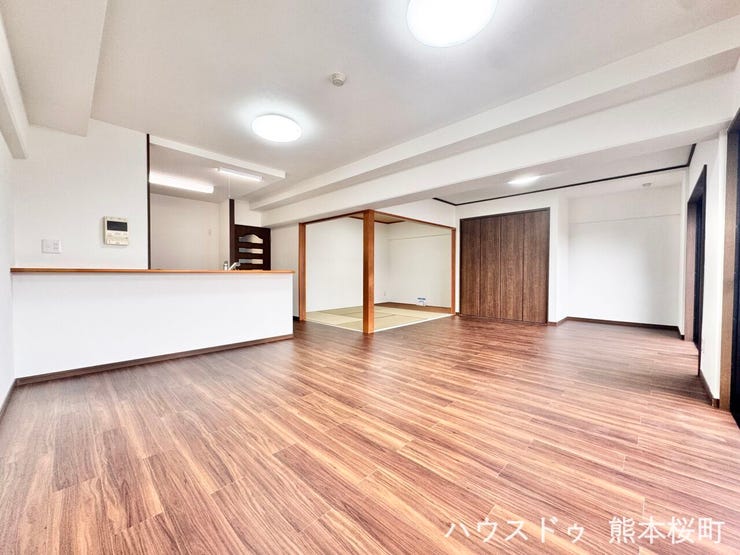 ■安らぎと笑顔の中心地■陽光が優しく降り注ぎ、会話が自然と弾む。ここでは、毎日が特別な時間へと変わります。