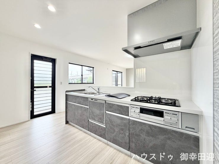 ■家族の「美味しい」が集まる舞台■高い機能性と美しいデザインを両立。料理する人も、待つ人も、笑顔になれる場所です。