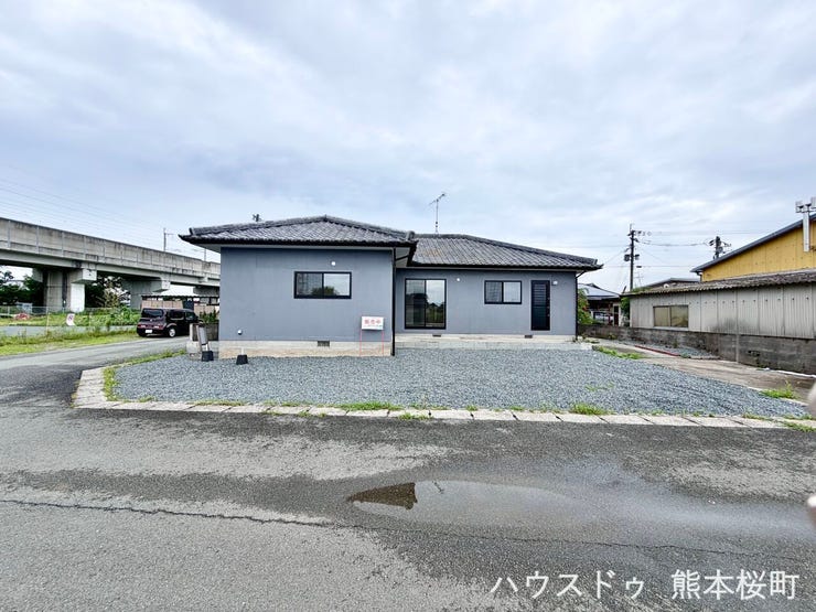■車と趣味の幅が広がる場所■単なる駐車スペースではない、洗車やタイヤ交換、DIYにも使える多目的な屋外スペースです。