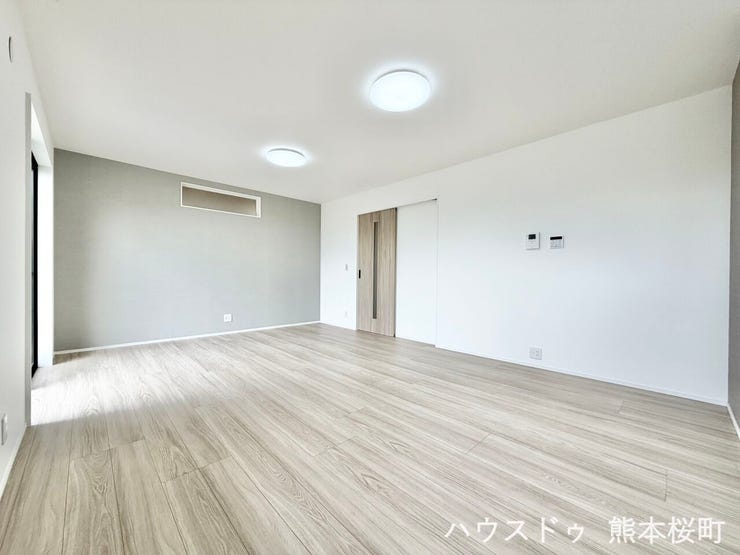 ■安らぎと笑顔の中心地■陽光が優しく降り注ぎ、会話が自然と弾む。ここでは、毎日が特別な時間へと変わります。