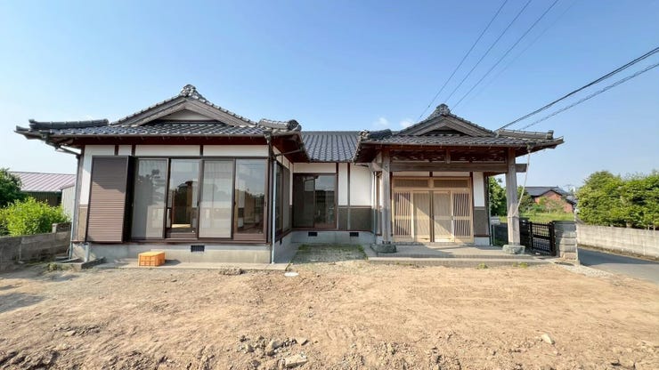 【外観】
■期間限定■2026年7月12日までの現況販売■
敷地91坪超♪延べ坪41坪超の平屋です。
イオンモール熊本まで徒歩6分!
確定測量済♪
※7月13日以降はリフォーム後価格での販売となります。