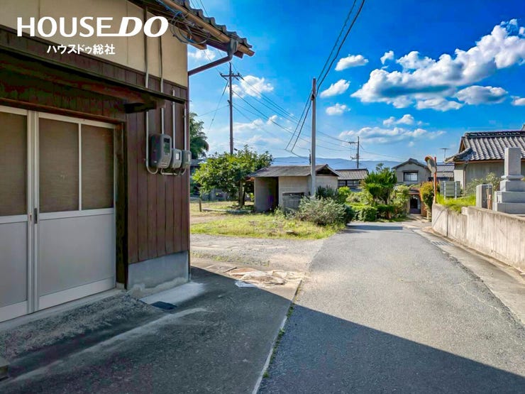 建物横まで車で入りやすく、荷物の出し入れにも便利です◎