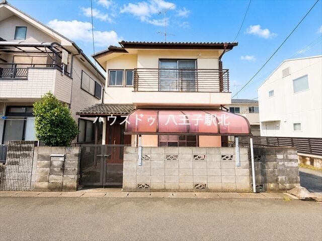 小学校まで徒歩5分以内と、お子様の通学も安心なエリアに1977年築の中古一戸建てが登場です。
※実際の写真から家具等を消すCG加工をしています。