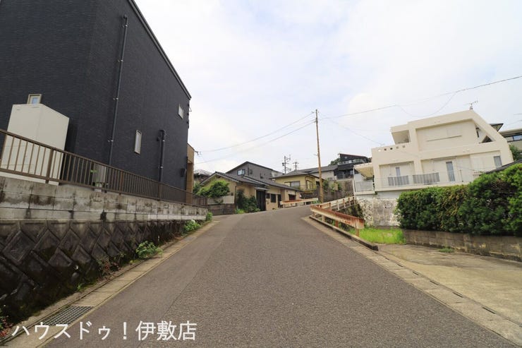 【前面道路】
東南側前面道路
交通量少なめです