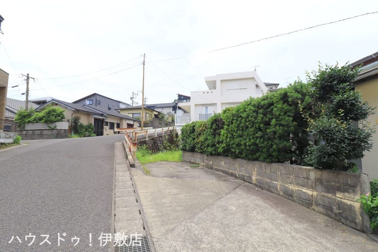 【外観写真】
・旗竿地、駐車スペース間口:約2.3m