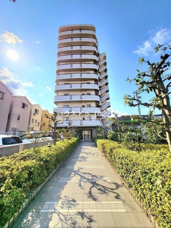 ★マンション内の敷地。植栽も多くあり緑豊かです♪