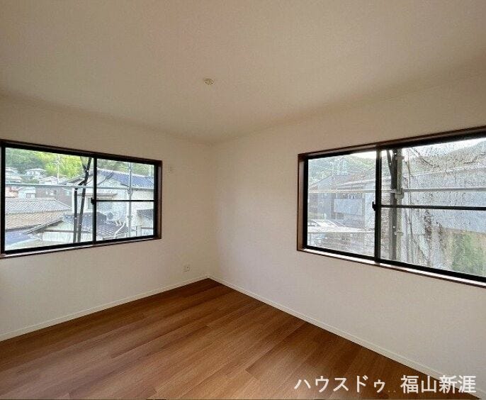 「2F西側洋室」約6帖の洋室です。