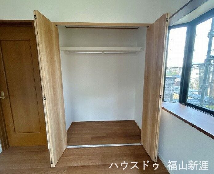 「2F東側洋室」クローゼットのお写真です