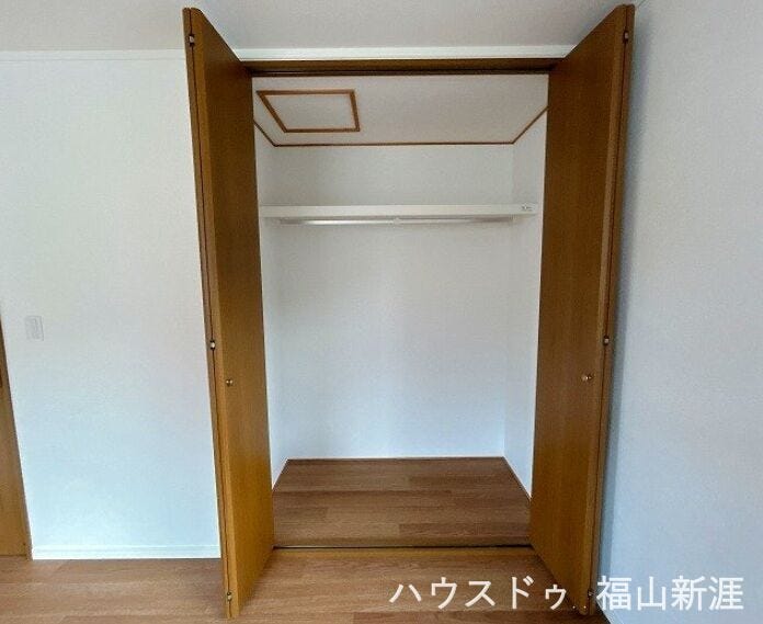 「2F北側洋室」たっぷりとした収納スペースがあります。