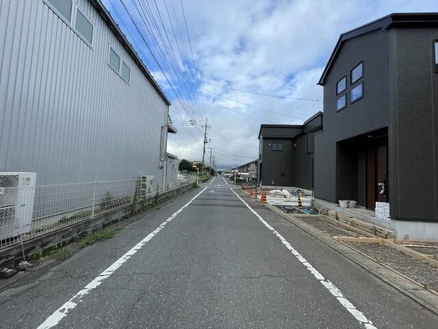 【北側 前面道路】幅員約6mの前面道路です。