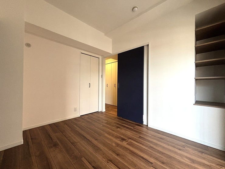 明るい洋室は家具を置いてもゆったりスペースがあります。子供部屋としての利用はもちろん書斎や趣味のお部屋にも対応できます。