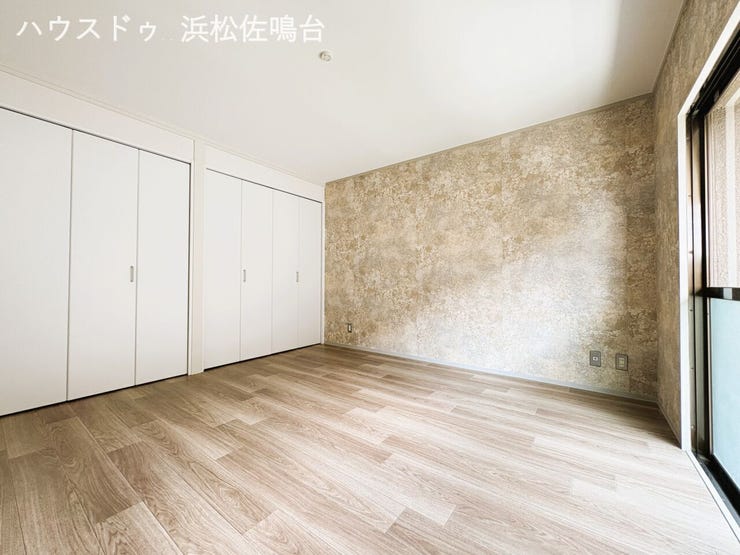 〈リフォーム済〉リビング隣洋室8帖別角度