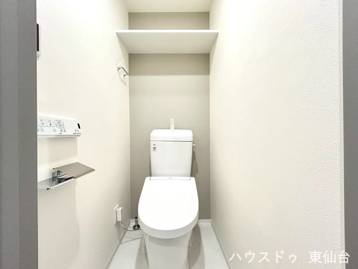 シンプルイズザベストトイレ♪もちろん温水洗浄便座付きです♪
