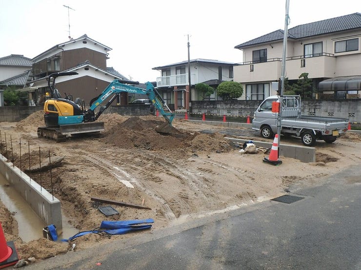 建設地を南東側より撮影 2026.07.04 雨天時