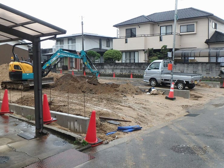 建設地を南東側より撮影 2026.07.04 雨天時