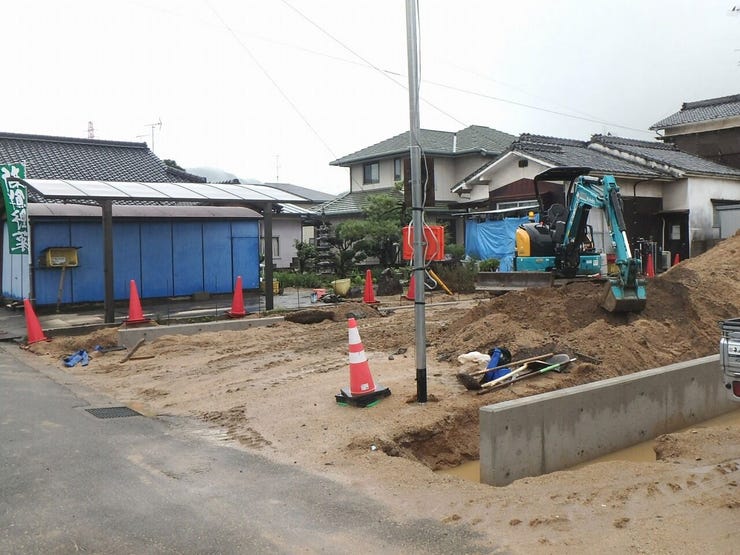 建設地を北東側より撮影 2026.07.04 雨天時