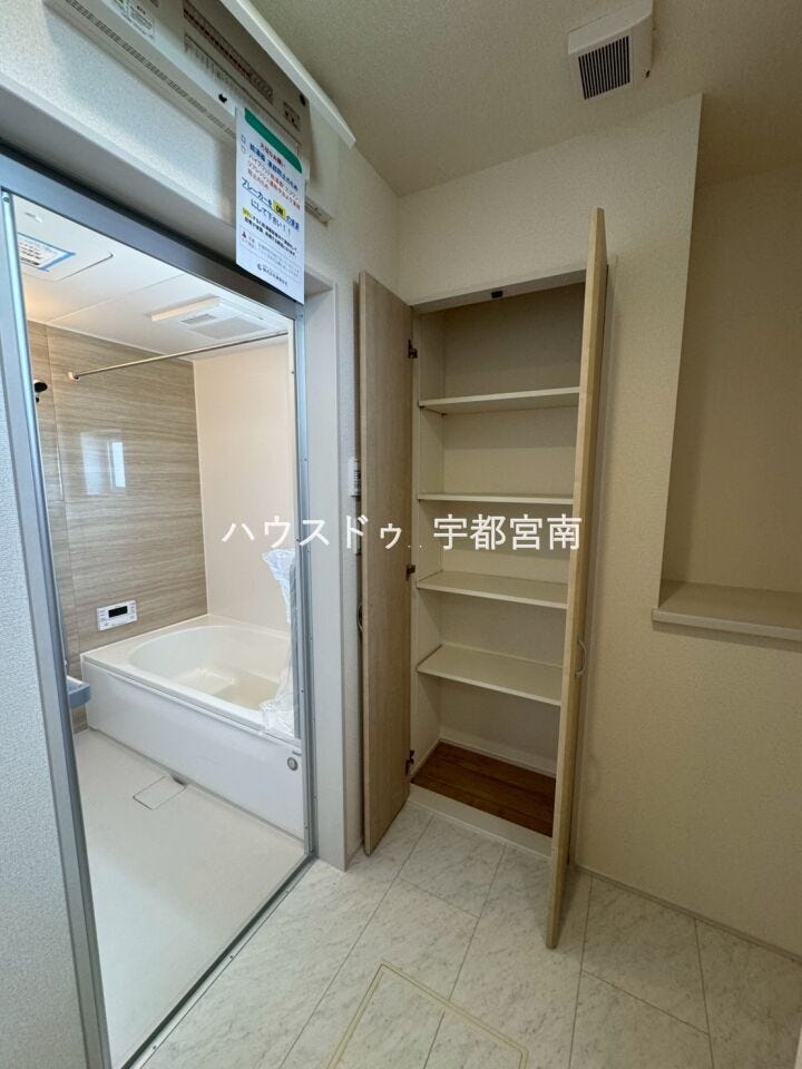 洗面所にも便利な収納付き