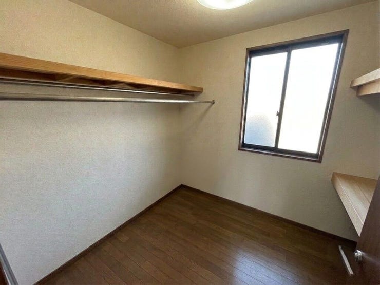 AIによる家具消し加工をしています。