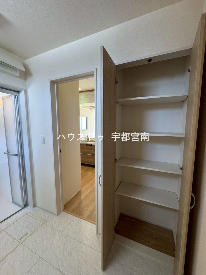 洗面所にも便利な収納付き