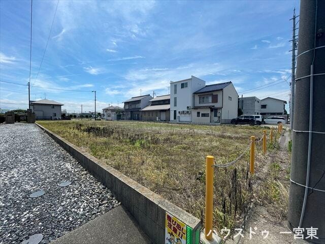 ≪西側土地≫
交通量が少なく、落ち着いた住宅環境です。