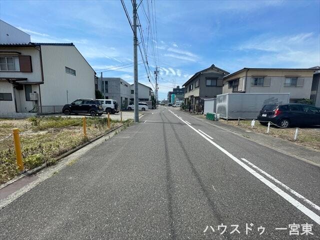 ≪西側南向き 幅約8.0m≫
交通量も少なく、歩道もあるので安心ですね。