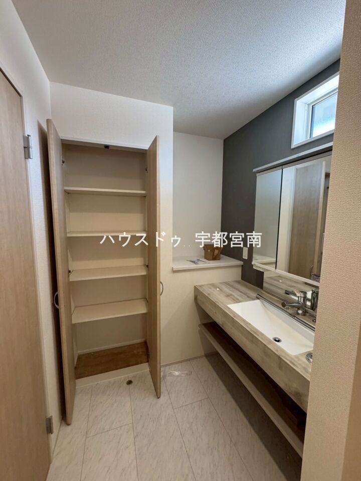 洗面所にも便利な収納付き