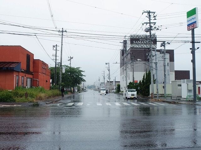 周辺には大学・コンビニ・卸売市場がございます。