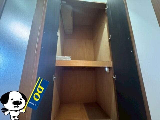 収納がございますので、お部屋がすっきり片付きますね。