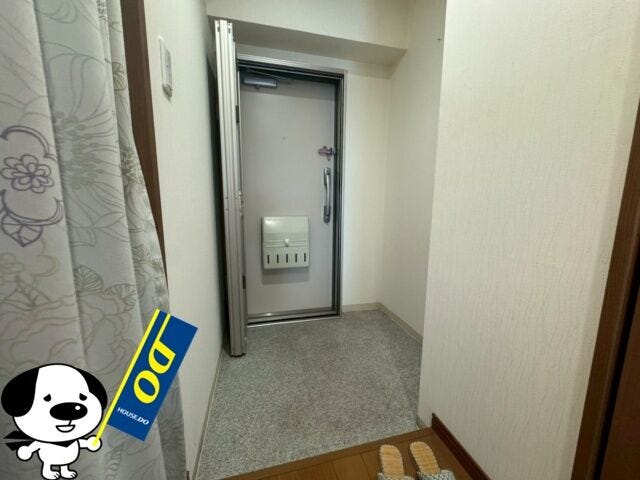 「いってらっしゃい」「ただいま」の声が響く玄関。暖かく居住者を出迎えます。