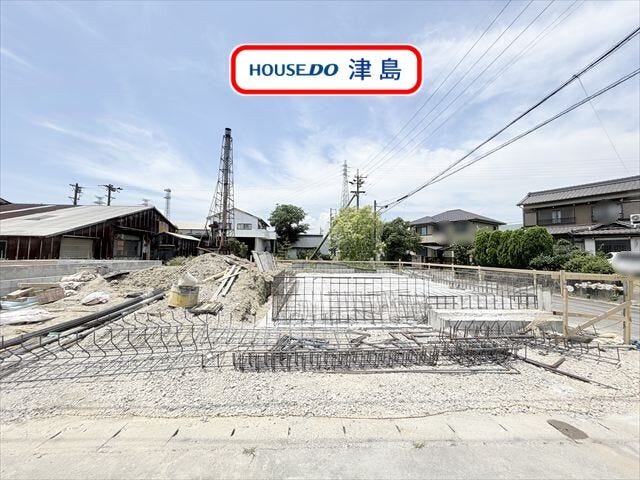 角地のため明るく開放的な立地。54.4坪のゆとりある敷地に南庭を確保。