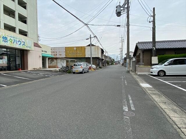 道路幅にゆとりがあるので、車種を選びません。大きめの車を乗りたい方にもオススメです。