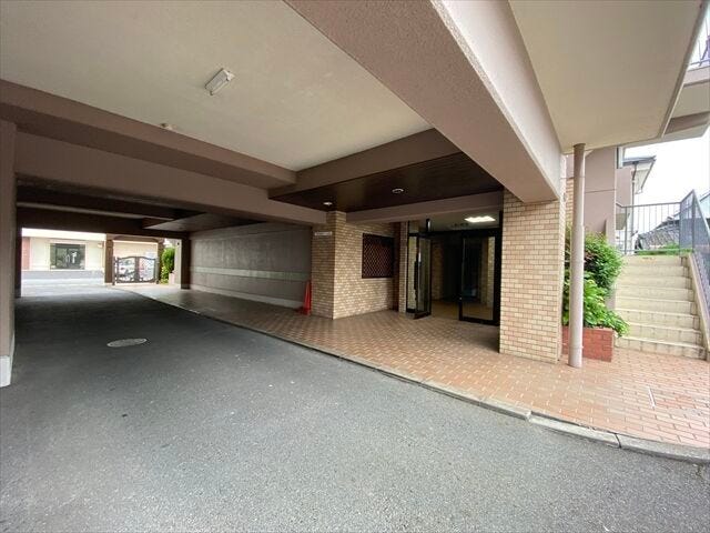 雨に濡れることな車からマンション内へと乗り降りができるのは助かりますね。