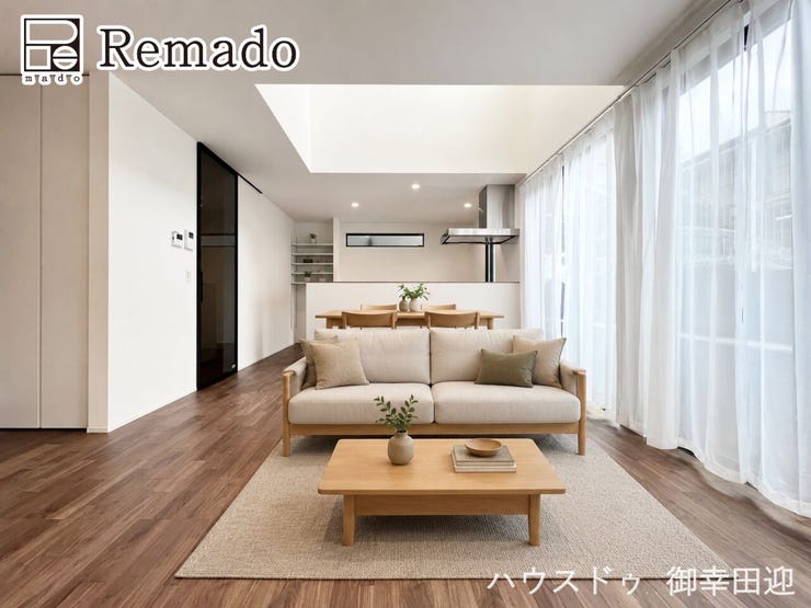 【リビング】
■家族の笑顔が集う中心地■お気に入りの家具を迎え、窓からは心地の良い光が差し込みます。※CGで家具を配置しています。