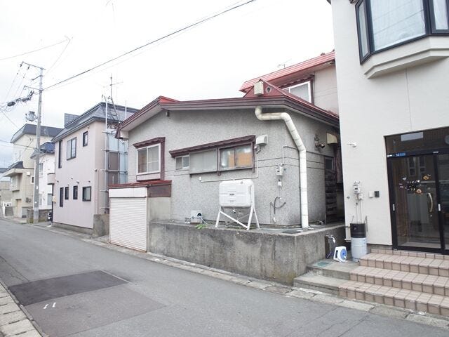 【外観】
解体更地渡しの51坪整形地です。
間口が広く車の出入りがスムーズにおこなえますね。