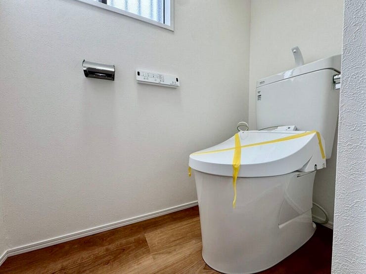 【Toilet】清潔感があり、落ち着いたデザインのトイレ。家族みんなが快適に使えます。