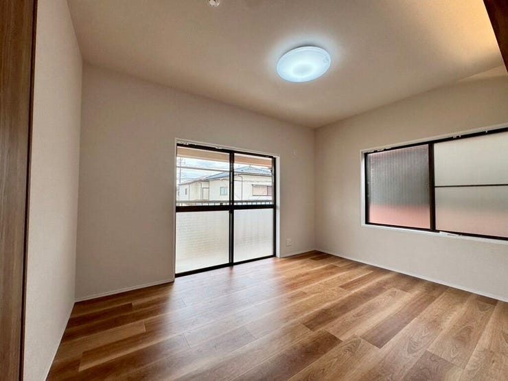 【Bedroom】ナチュラルな内装で、リラックスできる空間。寝室や書斎にも最適です。