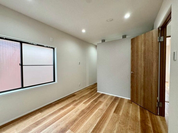 【Bedroom】主寝室や子ども部屋、在宅ワークにも使える洋室。暮らしに合わせて自由にレイアウトできます。