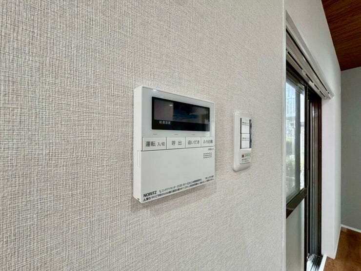 【Facilities】お湯の温度調整がラクな給湯器リモコン付き。追い焚き操作も簡単です。