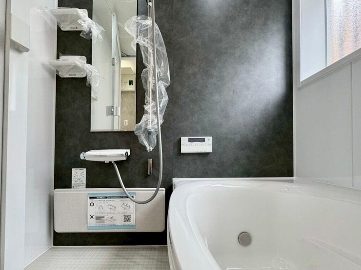 【Bathroom】お子様とのバスタイムにも十分な広さがあり、掃除も簡単にできます。