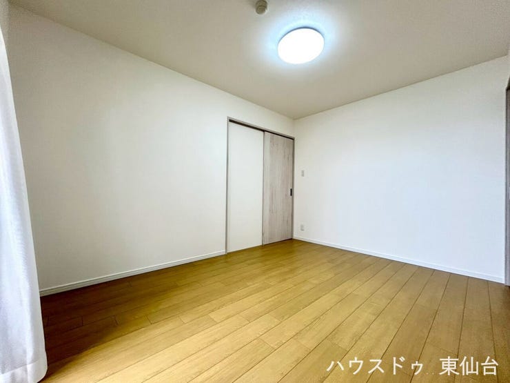 約8.1帖で子ども部屋にも主寝室にも対応できる広さです。
