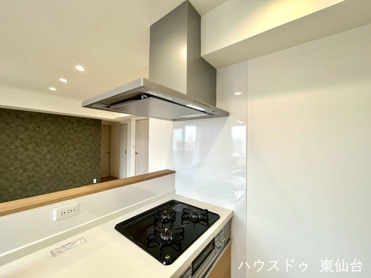 薄型レンジフードは凹凸が少なくサッと拭くだけ、お手入れも簡単です!