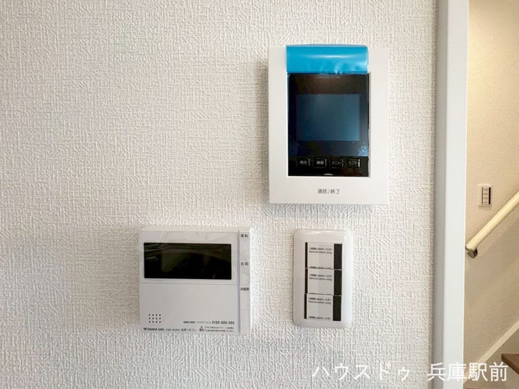 外出先からでも来訪者をしっかり確認できる、TVモニター付きインターホンを採用しています。