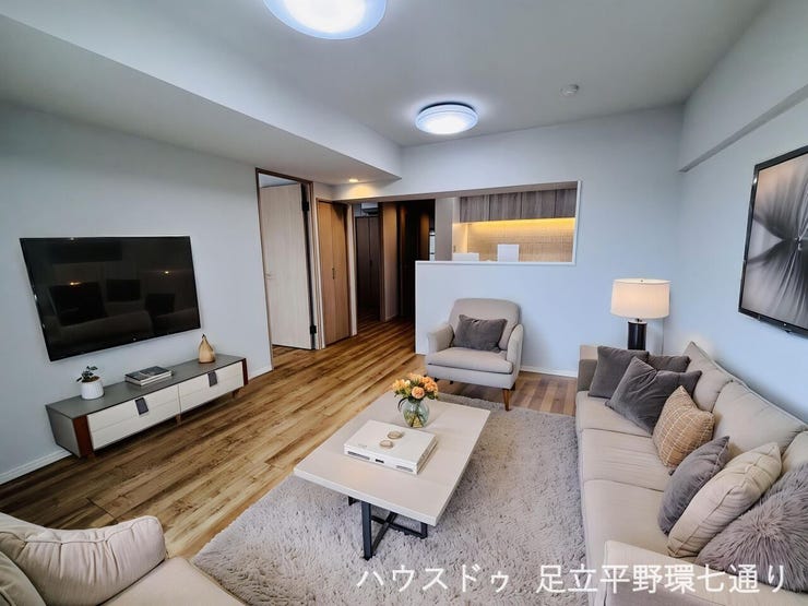 【リビング】
広々としたリビングは、キッチンが見える開放的な空間で家族時間にぴったりです。
※生成AIによるイメージです