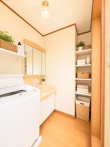 ※画像はイメージです。実際の写真に家具や調度品をCG合成したものです。家具等は販売に含まれておりません。
広々とした洗面スペースを確保。