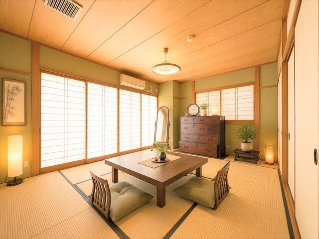 ※画像はイメージです。実際の写真に家具や調度品をCG合成したものです。家具等は販売に含まれておりません。
座布団や低いテーブル、インテリア用品を和紙などでより一層「和」を感じることができます。