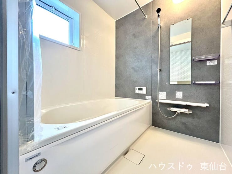 入浴以外はお洗濯物も乾かしてくれる働きもののお風呂です♪
明るく清潔感のある浴室で、毎日の入浴が快適