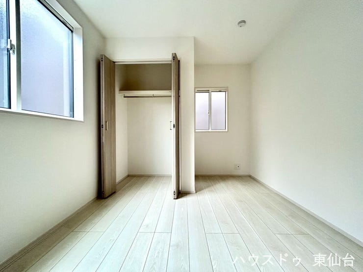 子ども部屋・寝室・ワークスペースなど多用途に使える洋室です。